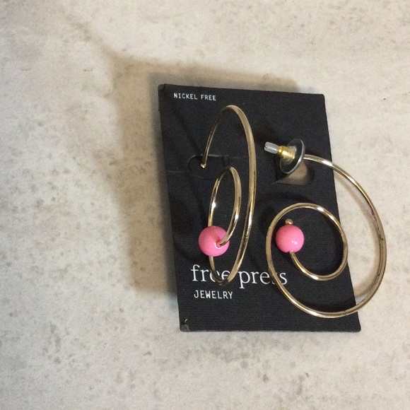NWT Free Press gold swirl earrings with pink bead - Picture 5 of 7
